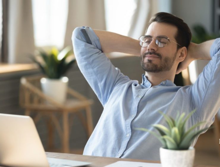 5 moduri simple de a te relaxa la birou