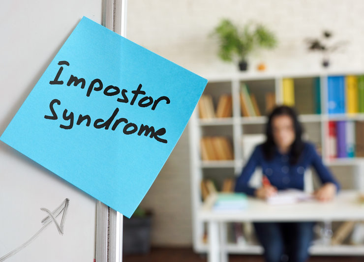 Sindromul Impostorului: Cum poți depăși starea de auto-îndoială și să îți valorifici adevăratele abilități