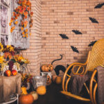 Cum să-ți decorezi casa de Halloween cu buget redus