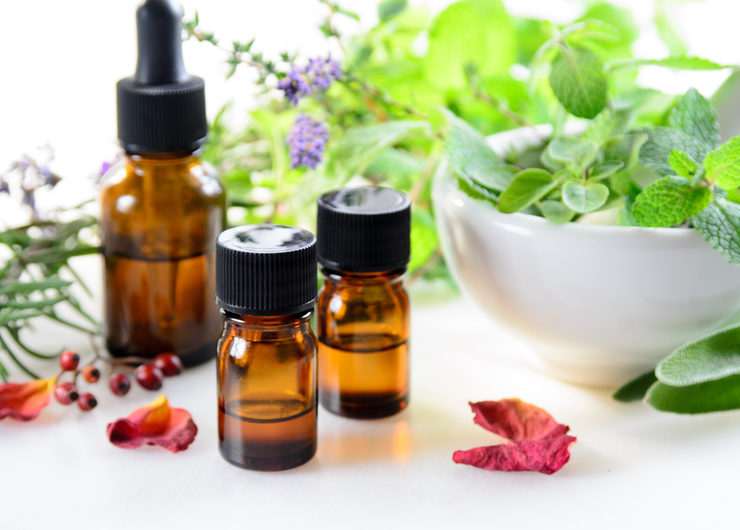 Descoperă beneficiile uleiurilor esențiale: Ghidul complet al aromaterapiei