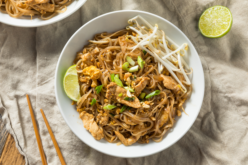 1. Pad Thai: O explozie de arome thailandeze