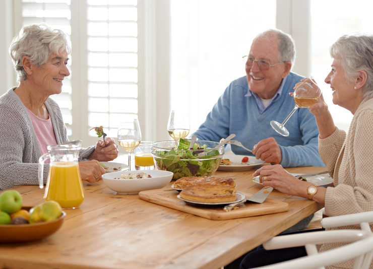 Nutriție pentru seniori: Cum să te menții sănătos la vârsta a treia