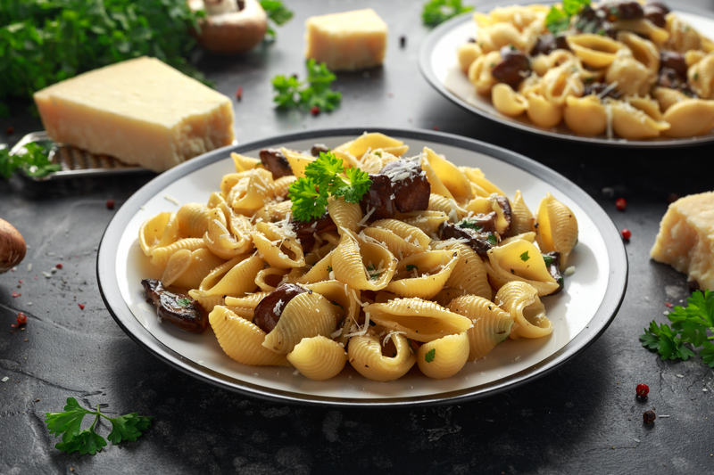 Pasta with mushroom and parmesan sauce - 3 Rețete delicioase care exploatează puterea gustului umami