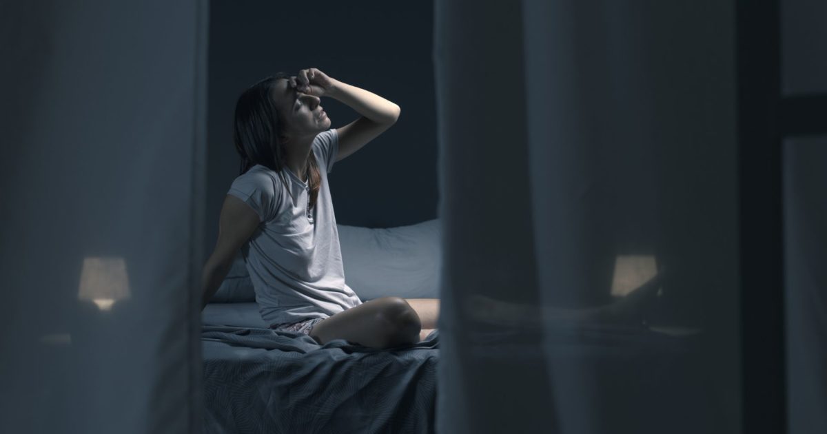 7 greșeli comune care îți sabotează somnul și aspectul tenului - Fain ...
