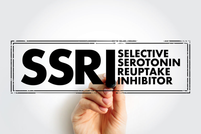 Inhibitori selectivi ai recaptării serotoninei (ISRS): Tot ce trebuie să știi